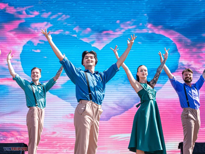 show diễn love in the sky sun world ba na hills da nang vintrip.png